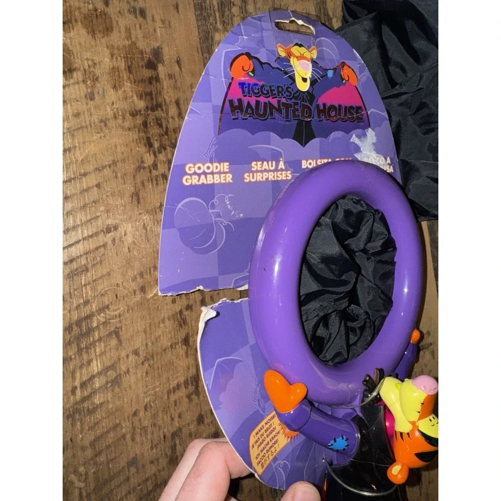 Vintage Disney‎ Tigger's Haunted House Halloween Goodie Grabber Toy NOS